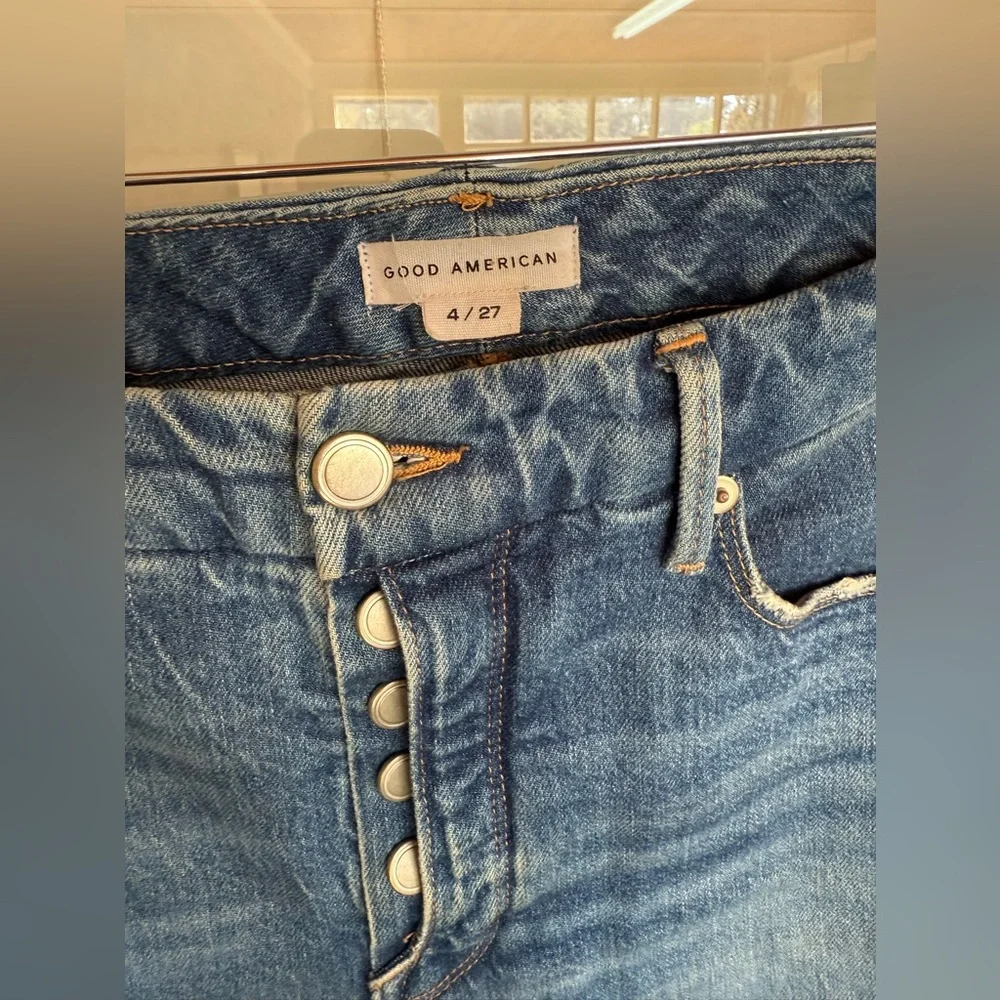 Good American High Waist Split Hem with Cutaway Button Fly Jeans 4/27 - Picture 4 of 15